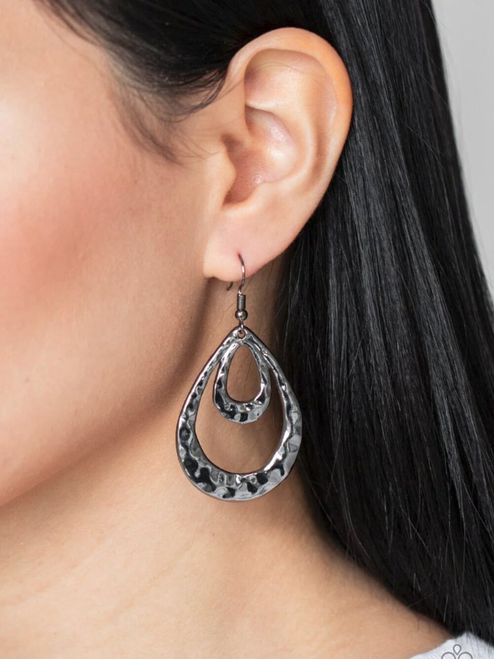 Paparazzi Jewelry Accessories - Museum Muse - Black Earrings - Vintage